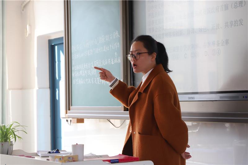 堅(jiān)定信仰，立德樹(shù)人